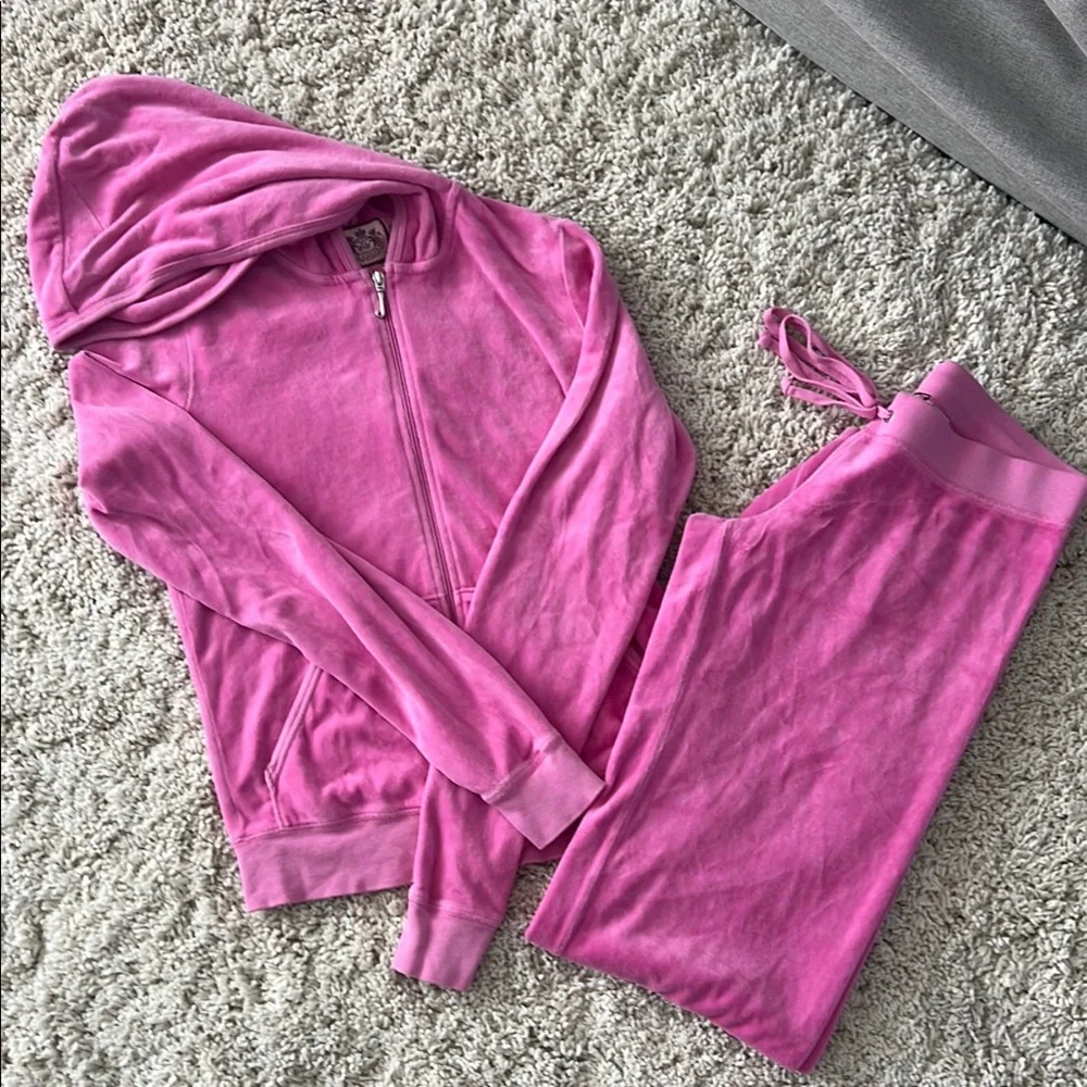 Juicy Couture Women's Velour Hoodie(M) and Jogger (P) - Picture 1 of 4